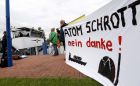 KritikerInnen am Anleger in Hameln KritikerInnen am Anleger in Hameln